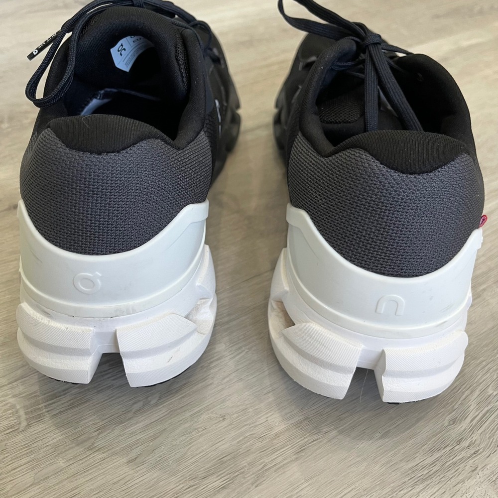 On Running Cloudflyer 4 Black White Running Shoes Mens 9 Sneakers Active Workout - Picture 7 of 13
